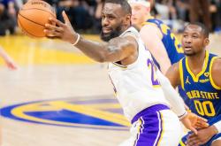  詹姆斯刷新里程碑，拜仁慕尼黑季后赛力克洛杉矶湖人，晋级概率达85％